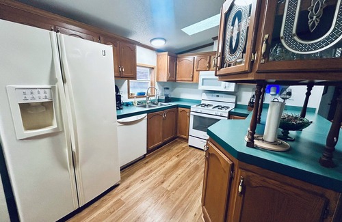 Bryan House | Cozy 3 Bedroom/2 Bath