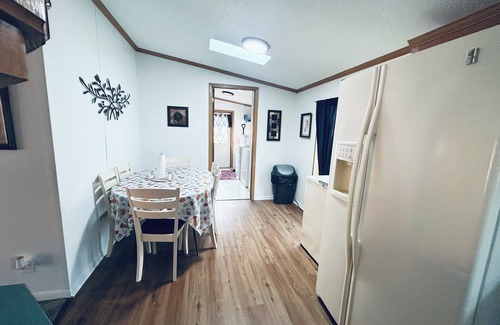 Bryan House | Cozy 3 Bedroom/2 Bath