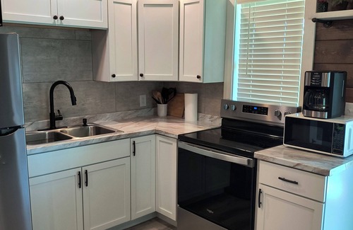 Argyle House | Cozy 3 bedroom cabin, country setting, North East Missouri