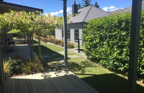 Cardrona Cottage | Cozy 3 Bedroom Cottage with Pool
