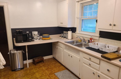 Alton House | Cozy 3-bedroom cottage style house in charming Alton, Illinois