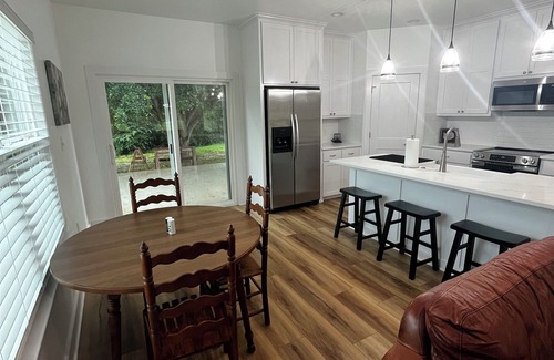 Lexington Cottage | Cozy 3 bedroom country cottage in peaceful Lexington, TX