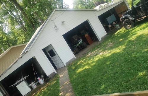 Pleasant Hill House | Cozy 3 bedroom family friendly home in pike county IL