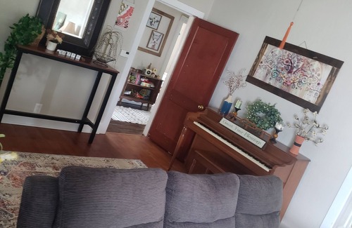 Pleasant Hill House | Cozy 3 bedroom family friendly home in pike county IL