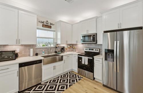 Indian Beach House | Cozy 3 Bedroom Family Beach Home in Galveston