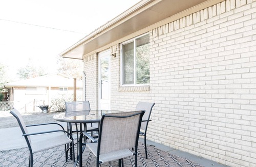 Kipling House | Cozy 3-Bedroom ~Firepit!~ Near Red Rocks and Downtown