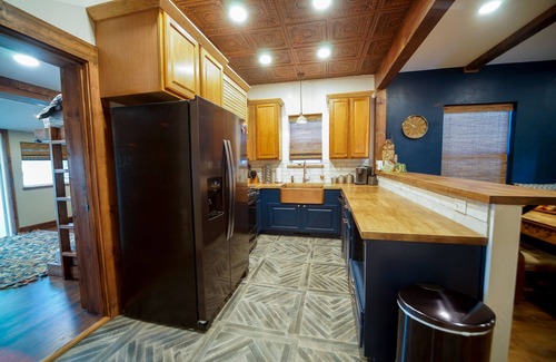 Delta House | Cozy 3-Bedroom Grand Chalet in Delta, Colorado