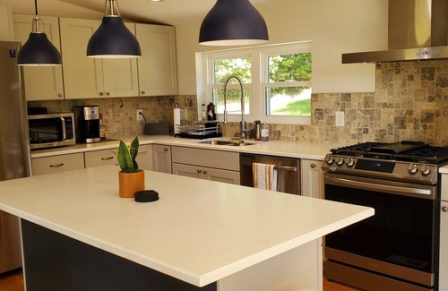 Stamford House | Cozy 3-bedroom house in soothing Stamford with WiFi, AC
