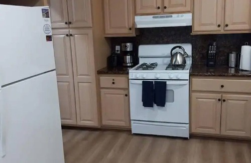 Rialto House | Cozy 3 bedroom house in Rialto