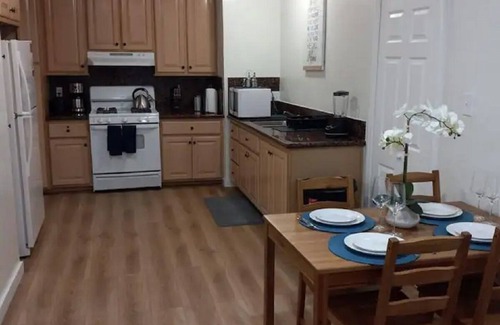 Rialto House | Cozy 3 bedroom house in Rialto