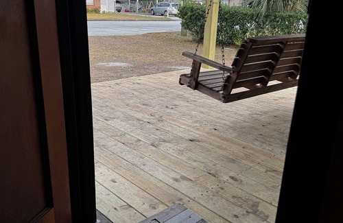 Folkston House | Cozy 3 Bedroom House Next To The Train Tracks