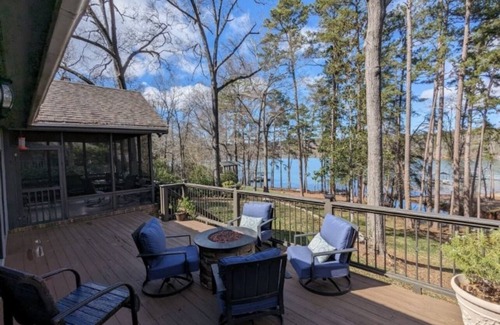 Clemson House | Cozy 3-bedroom lakefront cottage in beautiful Clemson, SC