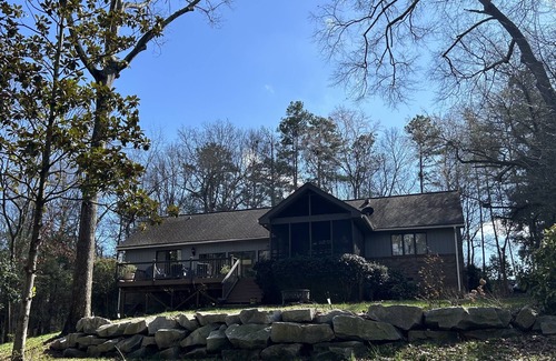 Clemson House | Cozy 3-bedroom lakefront cottage in beautiful Clemson, SC