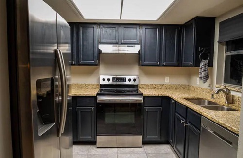 Campbell House | Cozy 3-Bedroom Retreat - Only 25 Mins from Disney!