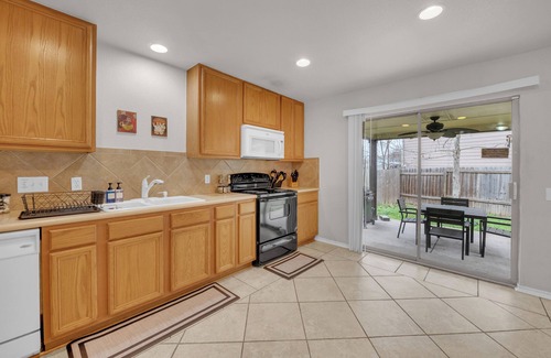 McKinney House | Cozy 3-Bedroom Retreat with BBQ & Games