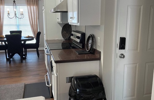 Fairforest House | Cozy 3 bedroom w/bonus, just 3 mins from Upward Star Center, restaurant, shops