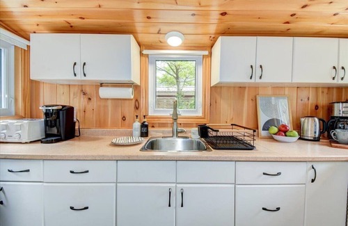 Havelock-Belmont-Methuen Cottage | Cozy 3-Bedroom Waterfront Cottage with Water Sports & Stunning Sunsets
