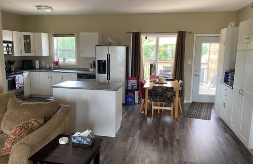 Winnipeg Beach House | Cozy 3-bedroom Year Round house in Winnipeg Beach with AC,Heat WiFi. Come relax.
