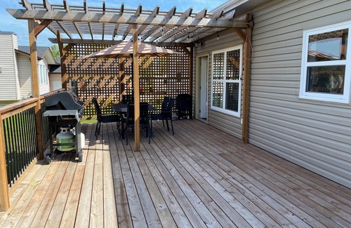 Winnipeg Beach House | Cozy 3-bedroom Year Round house in Winnipeg Beach with AC,Heat WiFi. Come relax.