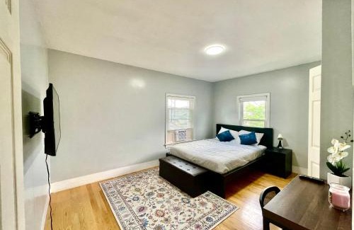 Quincy Apartment | Cozy 3-Beds in 2-Bedrooms Apartment Near Quincy Adams