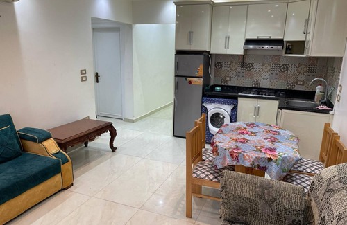 Al-Muntazah Apartment | Cozy 3 room apartment in Almaamoura Beach