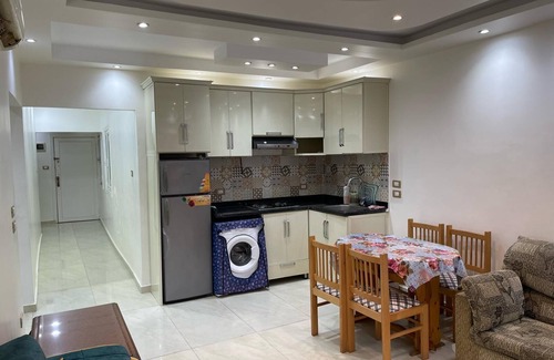 Al-Muntazah Apartment | Cozy 3 room apartment in Almaamoura Beach
