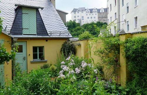 Greiz Apartment | Cozy 30 sqm studio in a historic town house in the city center