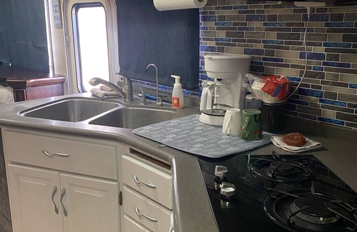 Millersview House | Cozy 38 foot RV minutes from Lake Ivie with boat parking/plug