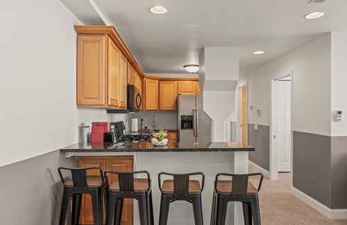 Old City Apartment | Cozy 3BD | Old City | 3 Beds | Independence Hall