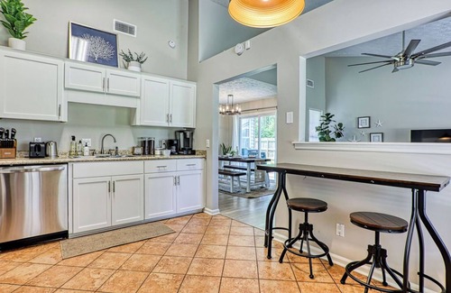 Whitemarsh Island House | Cozy 3Br/2bath Home w/heated private pool near Savannah DT & Tybee beach