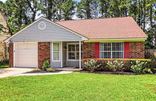Whitemarsh Island House | Cozy 3Br/2bath Home w/heated private pool near Savannah DT & Tybee beach