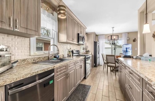 Livonia House | Cozy 3BR Gem - Near Detroit Airport