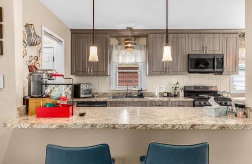 Livonia House | Cozy 3BR Gem - Near Detroit Airport