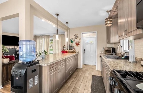 Livonia House | Cozy 3BR Gem - Near Detroit Airport