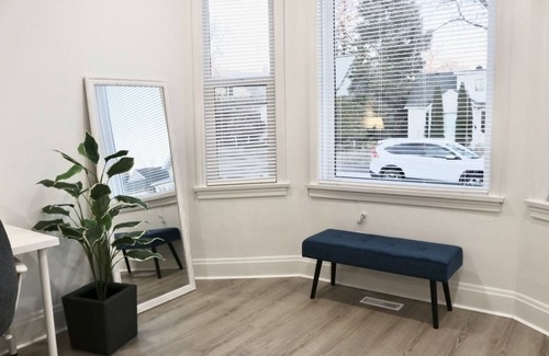 St. James House | Cozy 3BR near Airport/DTown/Mall