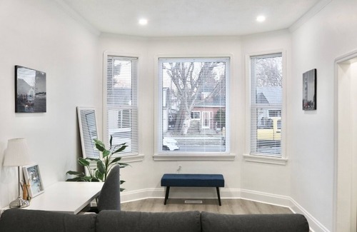 St. James House | Cozy 3BR near Airport/DTown/Mall
