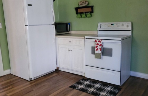 Walnut Cove House | Cozy 3BR-near Hanging Rock, Chateau Vie, Meadows, Friends wedding venues