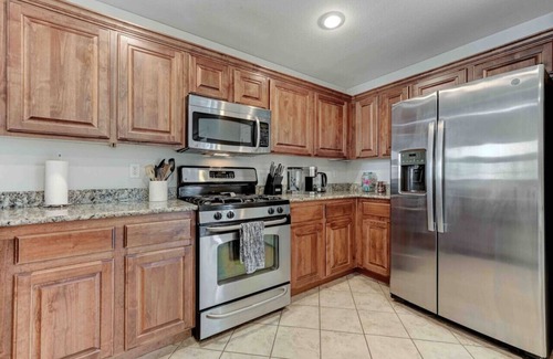 Silverado Ranch House | Cozy 4 Bedroom Home 10 mins to Strip Outdoor Oasis