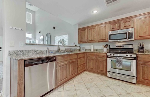 Silverado Ranch House | Cozy 4 Bedroom Home 10 mins to Strip Outdoor Oasis