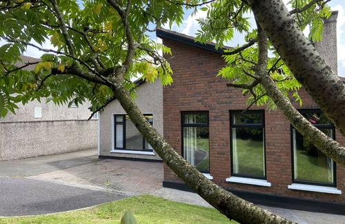Blarney House | Cozy 4 bedroom House in Iconic village of Blarney .Cork City, 8km