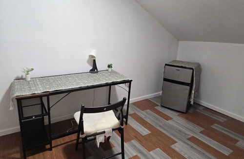 Elizabeth House | Cozy 4-bedroom house in delightful Elizabeth with AC, WiFi