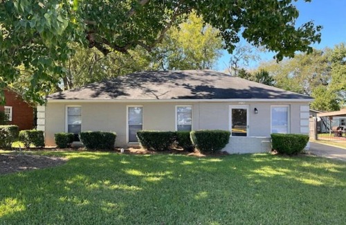 Montgomery House | Cozy 4 Bedroom Near Airport