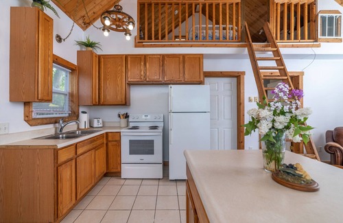 Cloverdale Cottage | Cozy 4-Lakes Cloverdale Cottage.