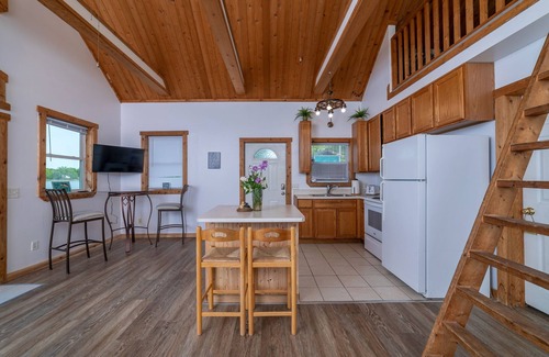 Cloverdale Cottage | Cozy 4-Lakes Cloverdale Cottage.