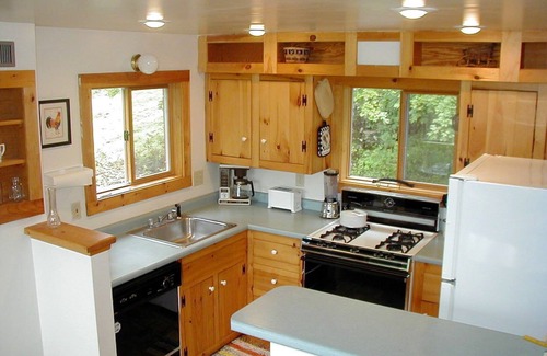 Belmont Cottage | Cozy 4-season COTTAGE- ski, swim, hike, foliage- Family Fun or Romantic Getaway
