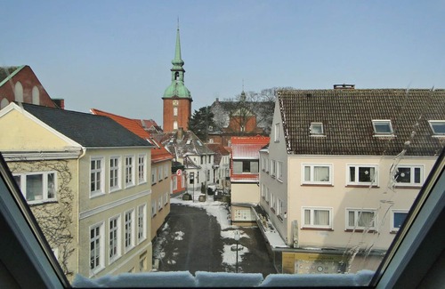 Kappeln Apartment | Cozy 4-star vacation apartment on the top floor with a beautiful view of the St. Nikolai Church in Kappeln and its own terrace in the garden