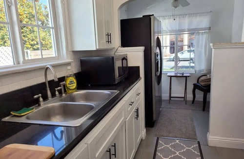 South Gate House | Cozy 4bds*, Close2Everything, Free Parking (1 car)/Wifi, 15min to everything