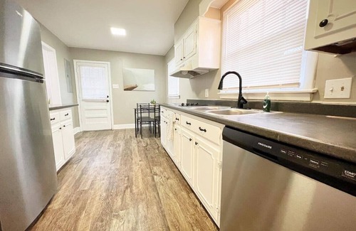 East Memphis House | Cozy 4BR Family home hot locatio