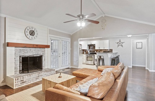 Atascocita House | Cozy 5 Bed Home w/Outdoor Living near IAH Airport
