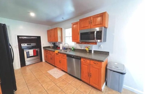 Rochester Apartment | Cozy 5 bedroom Guest Home
